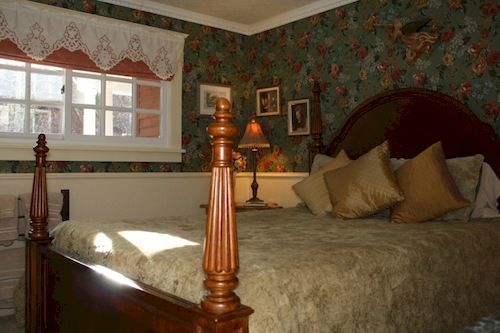 Secret Garden Bed & Breakfast Урей Екстер'єр фото